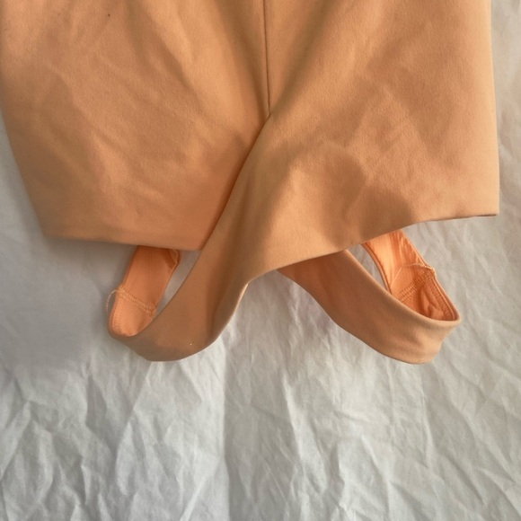 Athleta Conscious Crop Cut Out Bra Size Small - Picture 6 of 15